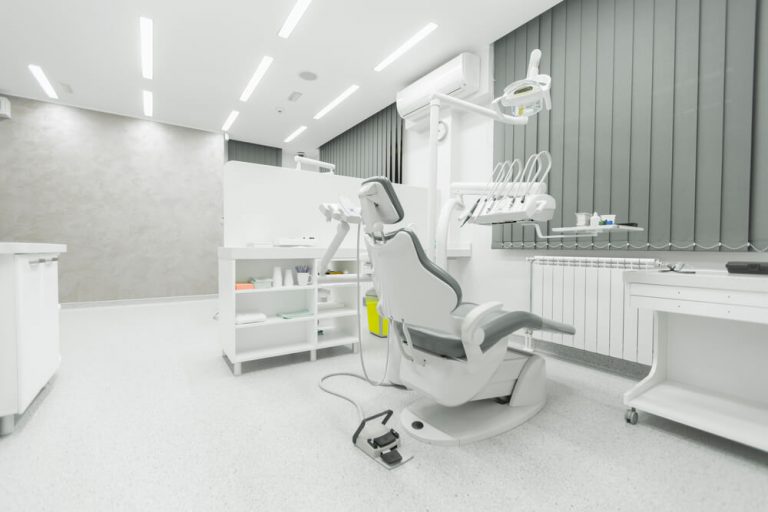 dentistas-saiba-como-deixar-seu-consultorio-mais-moderno-768x512